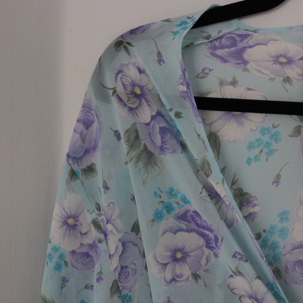 🌏 Sheer Floral Wrap Robe – Size S - Picture 9 of 10